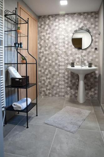 a bathroom with a sink and a mirror at Simon's Walnut Farm in Mavrokhórion
