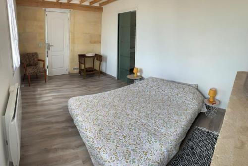 Postel nebo postele na pokoji v ubytování Maison pierre vue sur vignoble