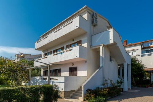 Apartments with parking space Baska, Krk - 23536