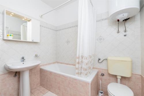 Apartments with parking space Baska, Krk - 23536