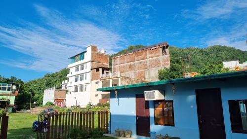 El edificio en el que está el hostal