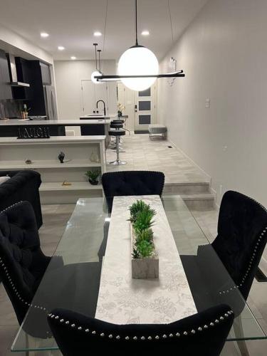 Una cocina o zona de cocina en ZierHomes