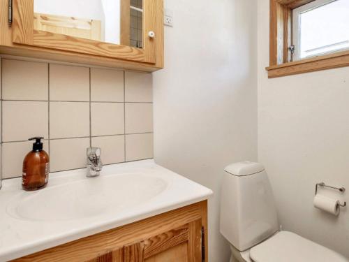 Koupelna v ubytování 6 person holiday home in Rødvig Stevns-By Traum