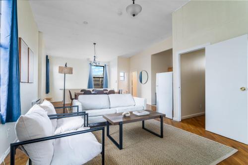 Posezení v ubytování Spacious 3BR 2BA in East Harlem - Near Central Park