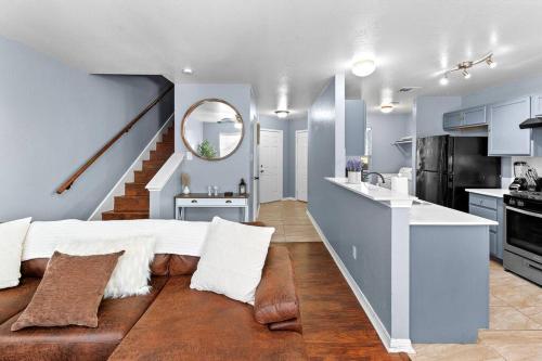 a bedroom with a large bed and a kitchen at Luxury farmhouse - 10 min from DT - sleeps 10 in Austin
