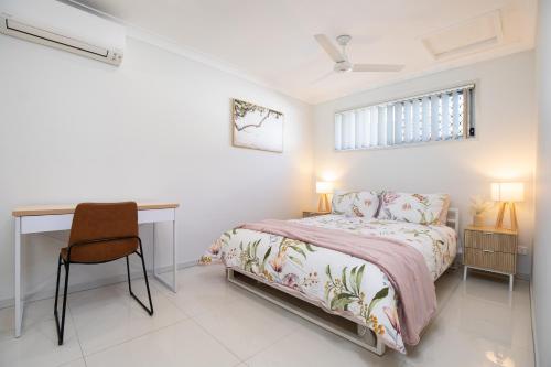 a bedroom with a bed and a desk and a chair at Smart Suites Self Check-in Apartments - W Freney in Brisbane