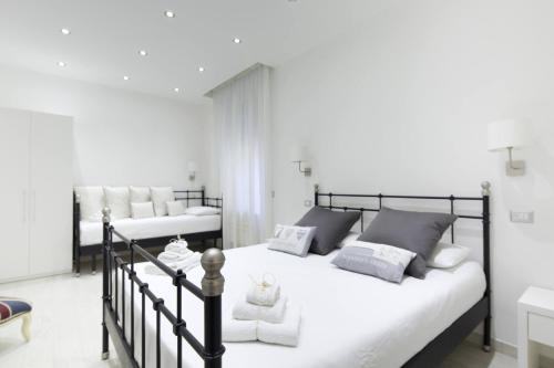 Un pat sau paturi într-o cameră la Affittacamere Arosio