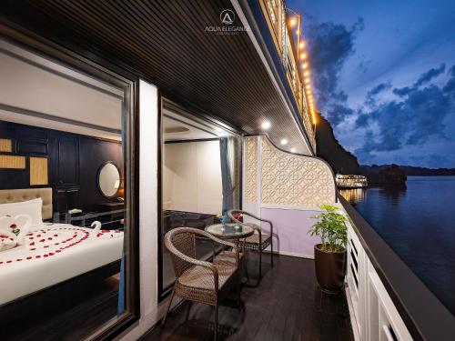 Postel nebo postele na pokoji v ubytování Aqua Elegance Cruise