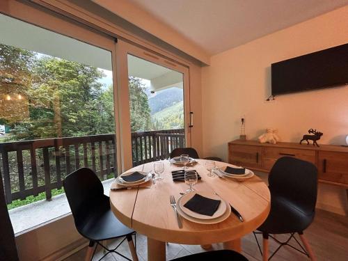 Studio skis aux pieds, 3 pers, centre Méribel, balcon, TV, fibre