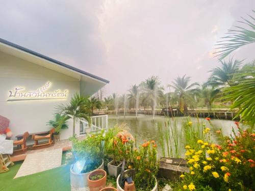 Permandangan sungai dekat dengan rumah tamu ini