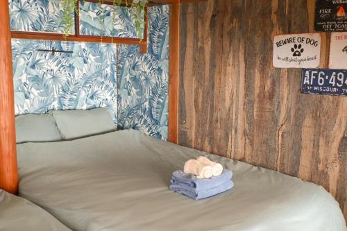 Postel nebo postele na pokoji v ubytování Wonderlust Inn