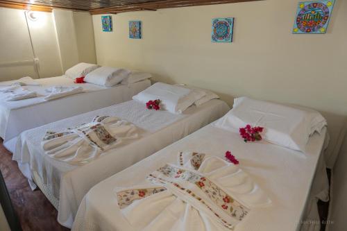 A bed or beds in a room at Casa da Tereza