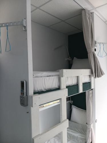 a bunk bed room with two bunk beds at 高一 33 班 Homestay 1982 in Chenggong