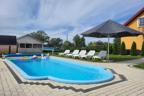Comfortable apartment, 5 bedrooms, summer pool