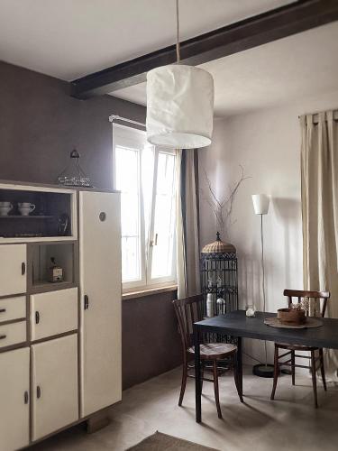 a dining room with a table and a window at Bi&Babette in Cocconato