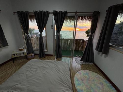 Katil atau katil-katil dalam bilik di Feel The Sun
