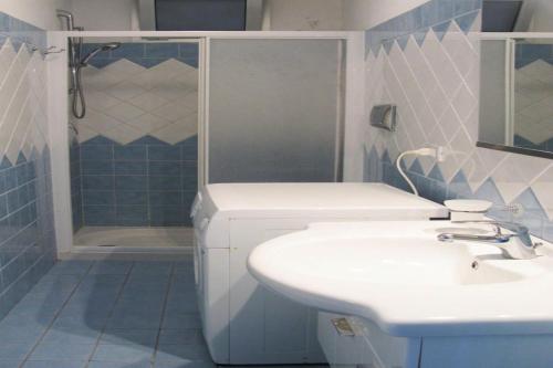 Ένα μπάνιο στο Apartment on Costa Rei near Sandy Beach