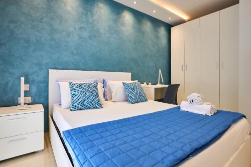 Designer Finished Apartmentにあるベッド