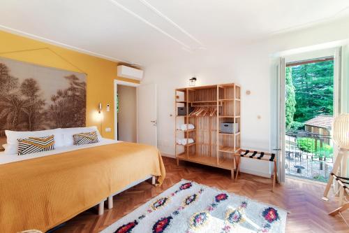 Ένα ή περισσότερα κρεβάτια σε δωμάτιο στο Villa Riva - by MyHomeInComo