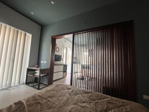 a bedroom with a bed and a desk in a room at Cantù Home in Misilmeri