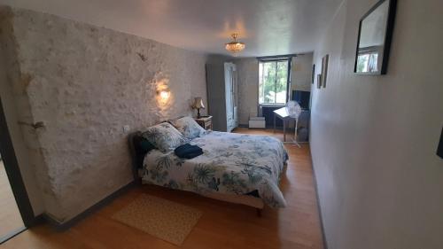 Ένα ή περισσότερα κρεβάτια σε δωμάτιο στο Le Clos des Quatre Lieues