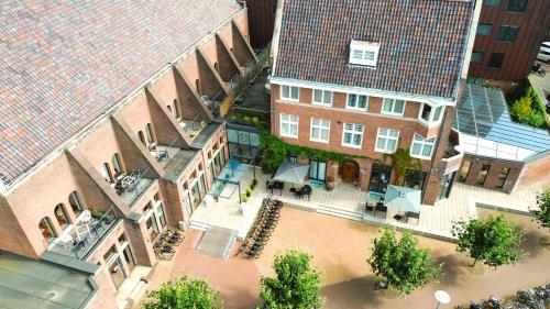 an overhead view of a building with a courtyard at Chasse Boutique Hotel in Amsterdam