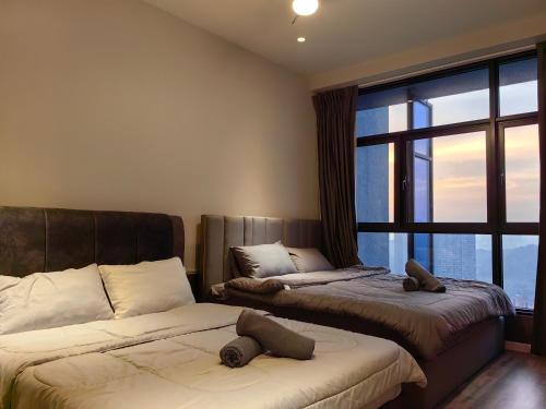 Postel nebo postele na pokoji v ubytování Millerz Square by Rverse Suite