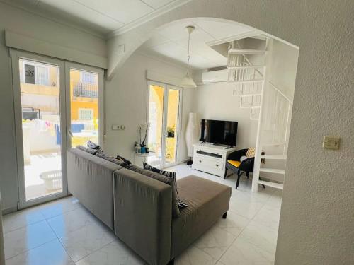 Sunny, South-Facing & Welcoming