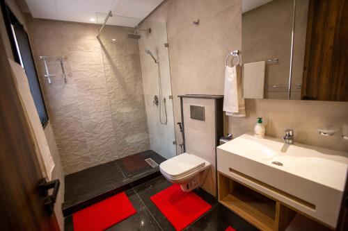 a bathroom with a sink and a toilet and a shower at Élégance et Prestige à Gueliz Appartement 3 chambres in Marrakech