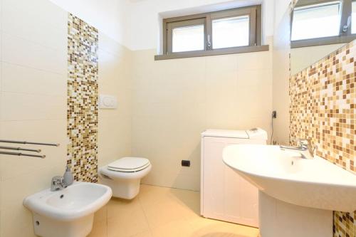 Ένα μπάνιο στο Alba Apartment