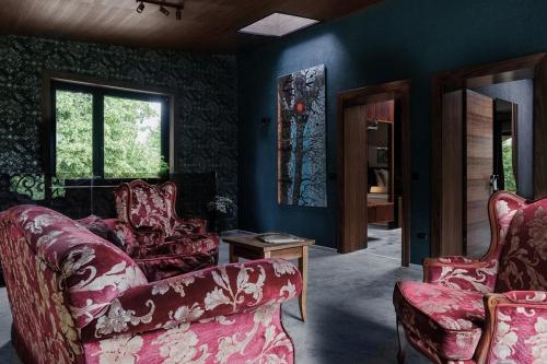 a living room with two chairs and a couch at Equilibrium Villa Relais in Rakovica