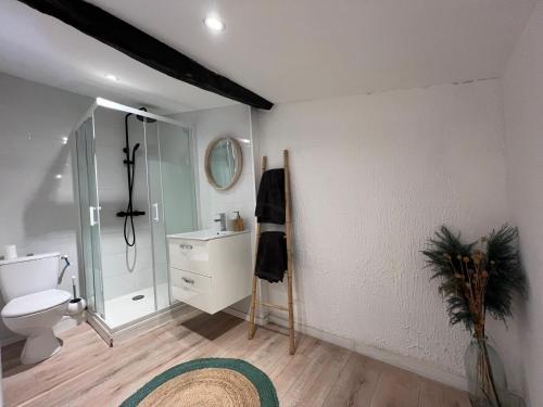 Ένα μπάνιο στο Grand logements - 3 chambres