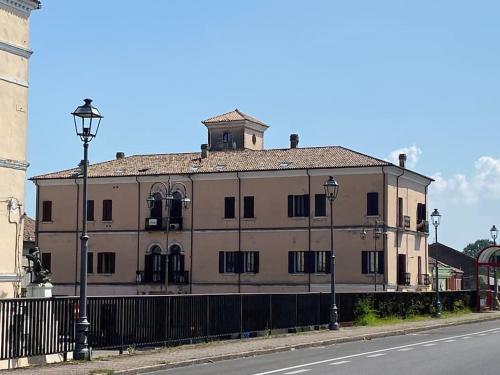 a large building on the side of a street at La Torretta sul Fiume Po in Ariano nel Polesine