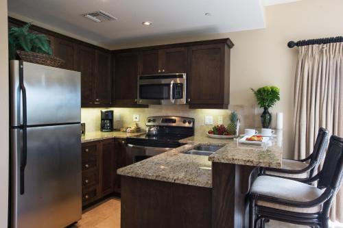 a kitchen with a refrigerator, stove, sink and microwave at Villa del Mar in Grace Bay
