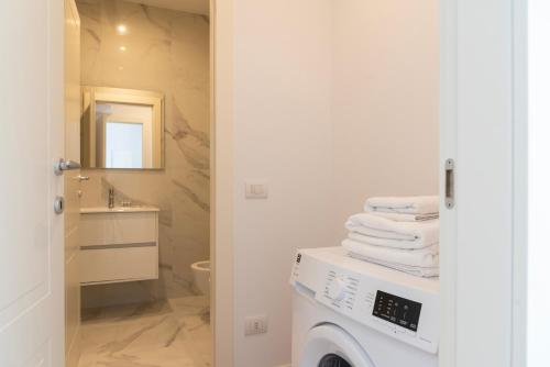 Youhosty - Bright Apartment Gioia