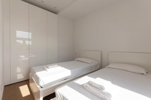 Youhosty - Bright Apartment Gioia