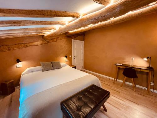 a bedroom with a white bed and a desk at CASA DEL AGUA - La Rioja in Santa Coloma