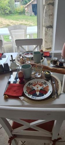 Đồ ăn tại/gần nhà khách