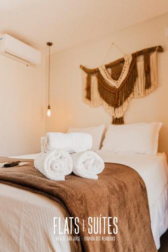 Postel nebo postele na pokoji v ubytování FLATS SUITE - Experiência e Conforto na charmosa Vila de São Jorge, Goiás