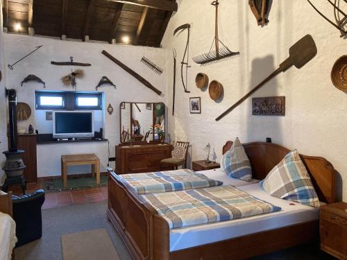 Televisyen dan/atau pusat hiburan di Holiday Home in Ittel near Hiking Trails