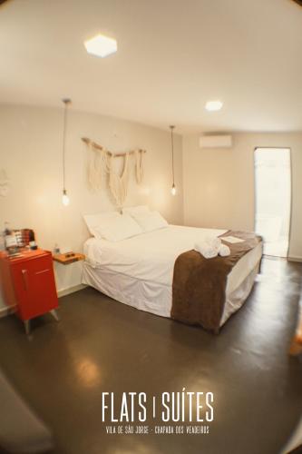 Postel nebo postele na pokoji v ubytování FLATS SUITE - Experiência e Conforto na charmosa Vila de São Jorge, Goiás