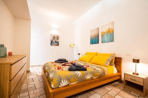 a bedroom with a bed and a dresser in it at Difa's Home Tivoli centro in Tivoli