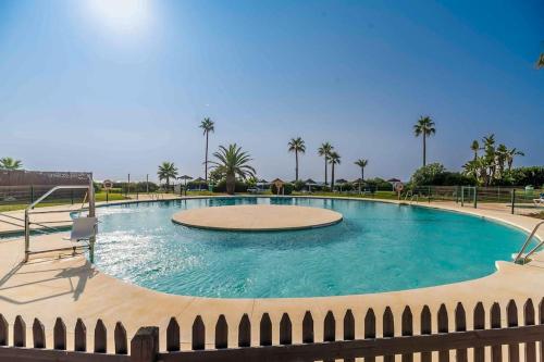 122-Luxury Beachfront Apartment, Views and Pool