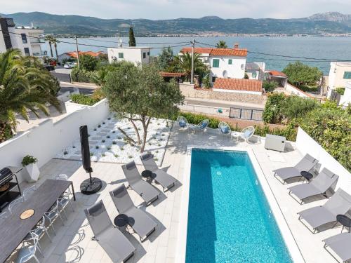 Apartment in Slatine near the Sea beach