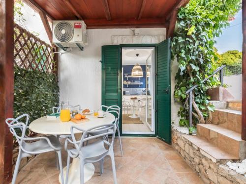 Apartment in Slatine near the Sea beach