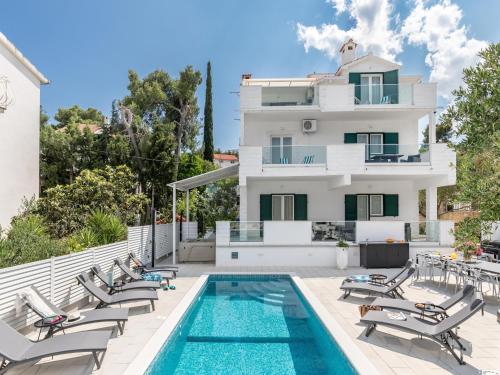 Apartment 5 km from Trogir s center