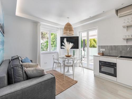 Apartment 5 km from Trogir s center