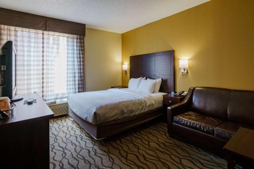 Postel nebo postele na pokoji v ubytování Quality Inn I-75 West Chester-North Cincinnati