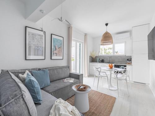 Attractive apartment in Slatine