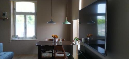 a kitchen with a table and chairs and a mirror at Landlust Unser L ieblingscafe in Xanten